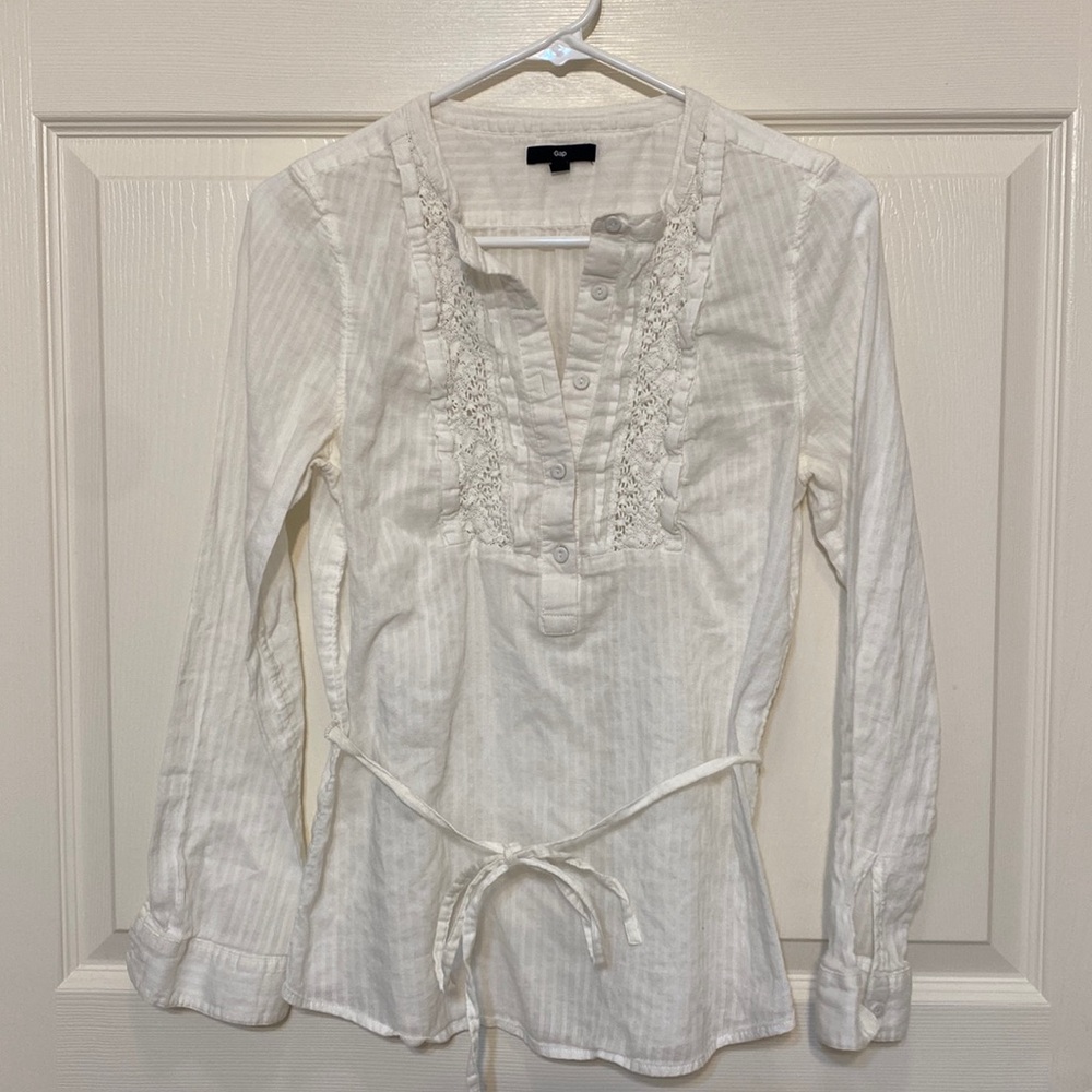 GAP white tunic with lace detail and tie-waist detail